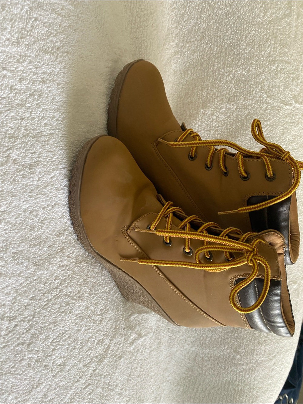 Women’s wedge boots; immitation carpenter.